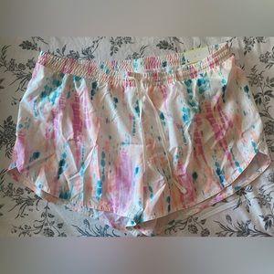 Woman’s Old Navy active shorts with liner